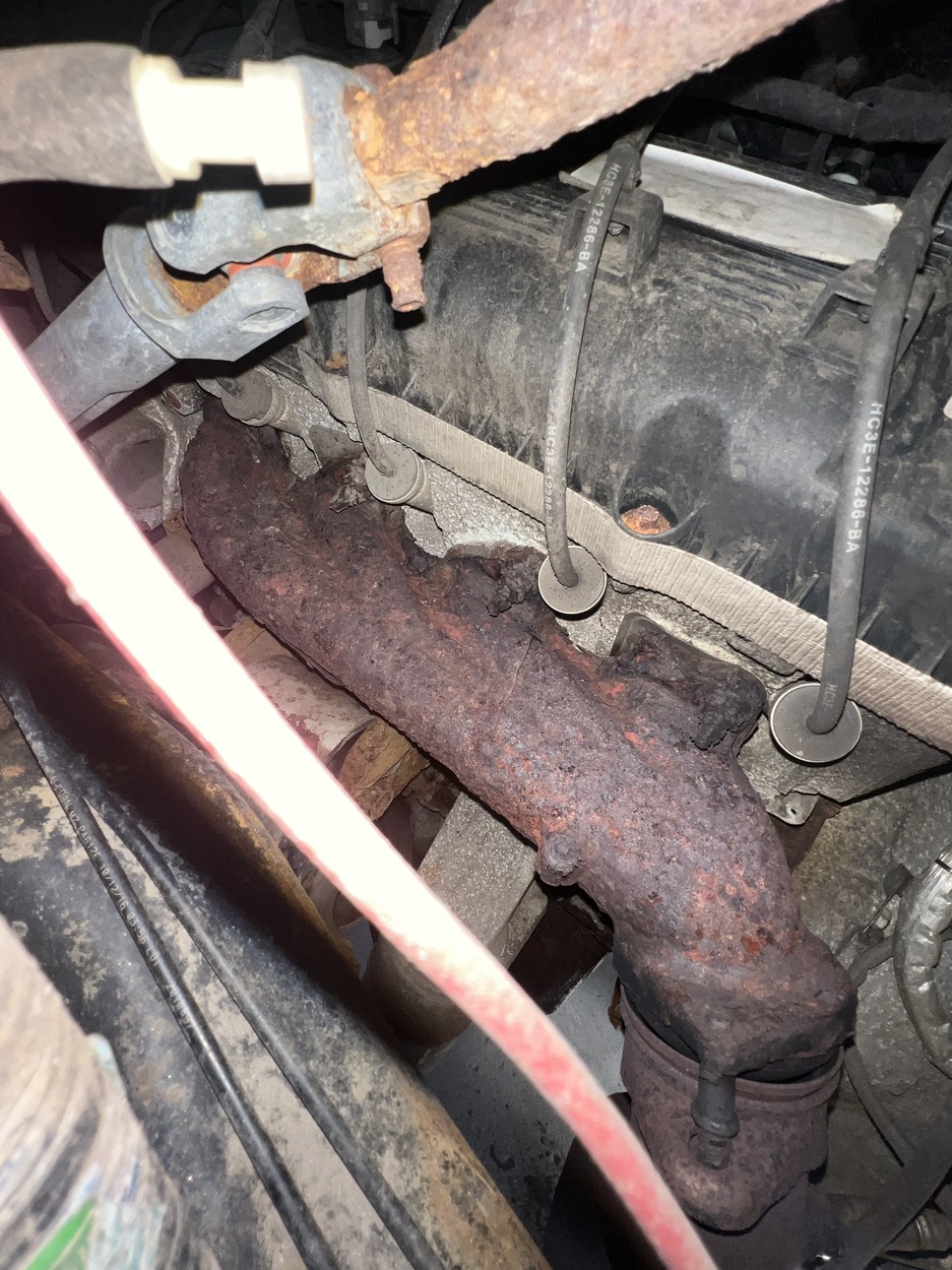 Exhaust manifold replacement on Ford truck